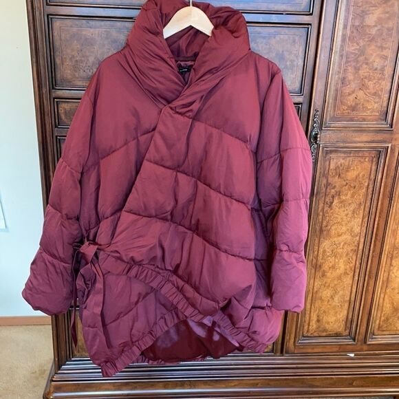NWOT Universal Standard Maroon woman’s puffer jacket